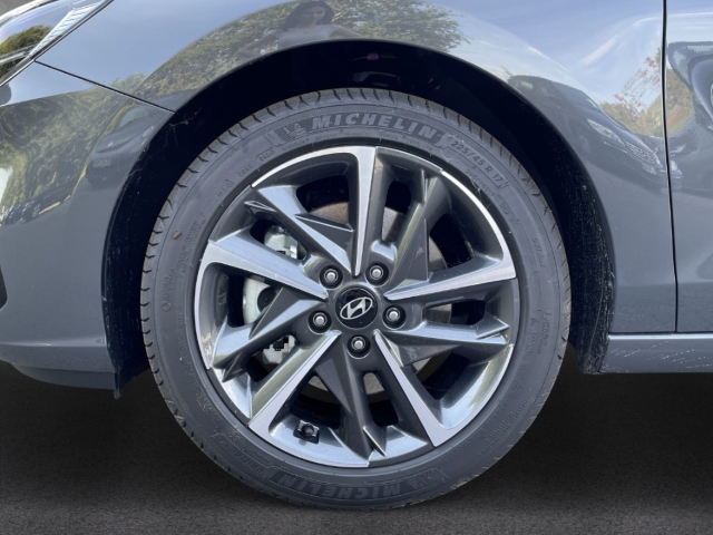 Fahrzeugabbildung Hyundai i30 FL MY25 5-Trg 1.0 T-GDI ADVANTAGE Navi LED Apple CarPlay Android Auto Mehrzonenklima