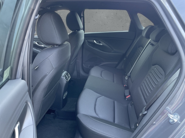 Fahrzeugabbildung Hyundai i30 FL MY25 5-Trg 1.0 T-GDI ADVANTAGE Navi LED Apple CarPlay Android Auto Mehrzonenklima