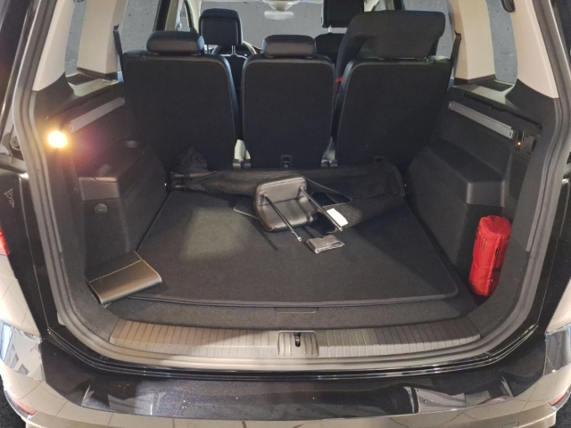 Fahrzeugabbildung Volkswagen Touran 2.0 TDI Goal R-Line Navi ACC PDC Kamera IQ.LIGHT