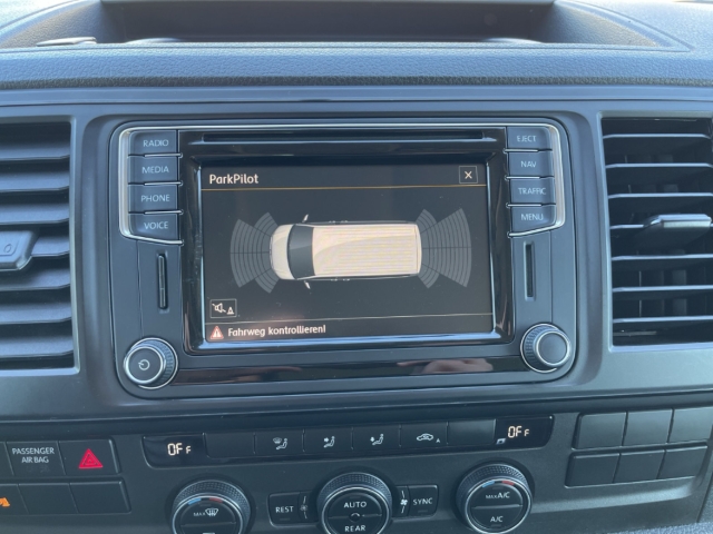 Fahrzeugabbildung Volkswagen Transporter Caravelle 2.0 TDI LangerRdS Comfortline Navi PDC Tempo Klima