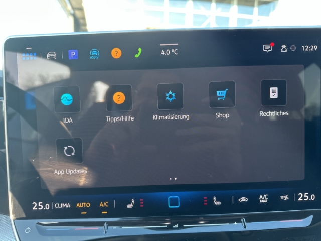 Fahrzeugabbildung Volkswagen Golf VIII Goal GOAL 2.0 TDI DSG Navi HUD LedPlus A