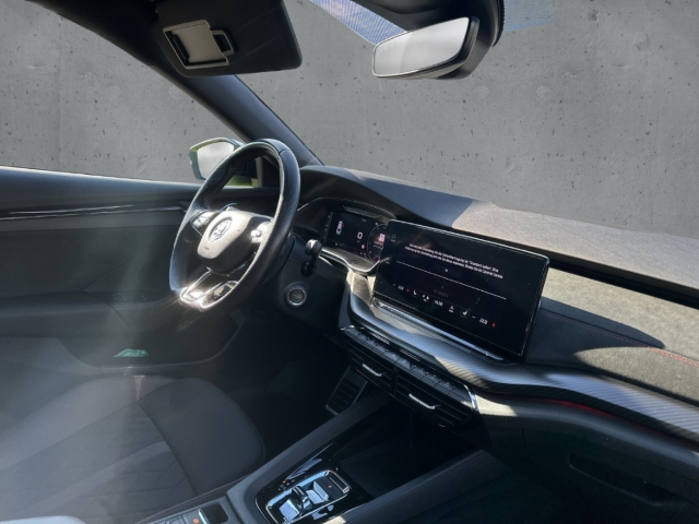 Fahrzeugabbildung SKODA Octavia TSI DSG RS Plus MatrLED Nav ACC AreaView