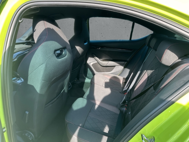 Fahrzeugabbildung SKODA Octavia TSI DSG RS Plus MatrLED Nav ACC AreaView