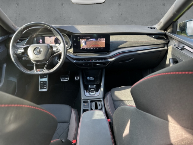 Fahrzeugabbildung SKODA Octavia TSI DSG RS Plus MatrLED Nav ACC AreaView