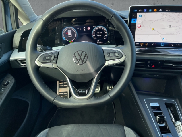 Fahrzeugabbildung Volkswagen Golf 8 Variant 1.5 eTSI DSG Goal AHK LED+ Navi
