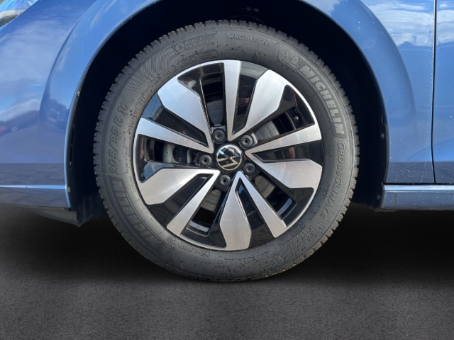 Fahrzeugabbildung Volkswagen Golf 8 Variant 1.5 eTSI DSG Goal AHK LED+ Navi