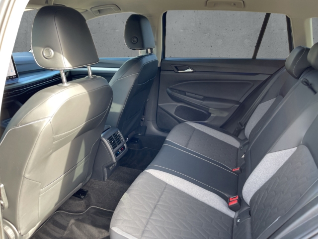 Fahrzeugabbildung Volkswagen Golf 8 Variant 1.5 eTSI DSG Goal AHK LED+ Navi