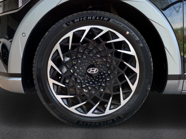 Fahrzeugabbildung Hyundai IONIQ 5 MJ24 77,4kWh 4WD UNIQ 20LMF Relax-P HUD El. Fondsitzverst. Navi digitales Cockpit