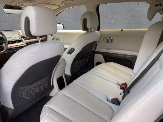 Fahrzeugabbildung Hyundai IONIQ 5 MJ24 77,4kWh 4WD UNIQ 20LMF Relax-P HUD El. Fondsitzverst. Navi digitales Cockpit