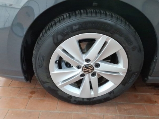 Fahrzeugabbildung Volkswagen Golf Variant 1.5 eTSI DSG Life AHK Navi ACC RKam