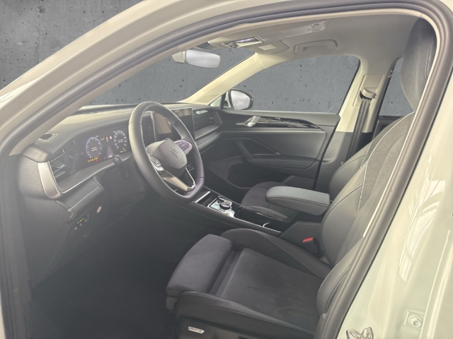 Fahrzeugabbildung Volkswagen Tayron 1.5 eTSI DSG Elegance 7-Sitzer LED Navi