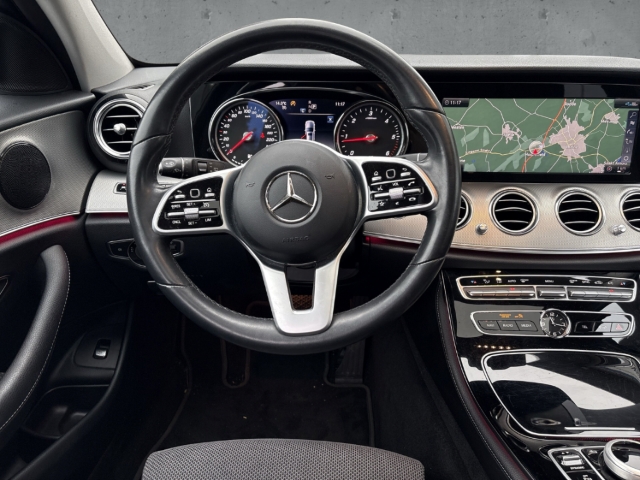 Fahrzeugabbildung Mercedes-Benz E 220 d T Avantgarde HUD Navi 360 LED SHZ
