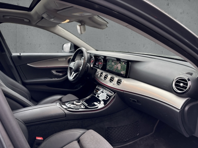 Fahrzeugabbildung Mercedes-Benz E 220 d T Avantgarde HUD Navi 360 LED SHZ