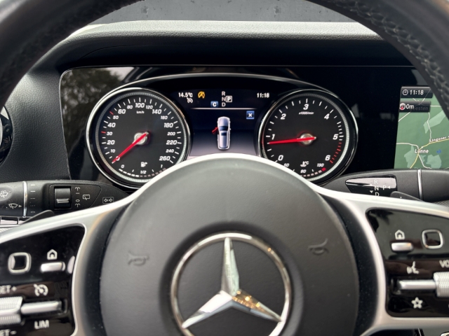 Fahrzeugabbildung Mercedes-Benz E 220 d T Avantgarde HUD Navi 360 LED SHZ