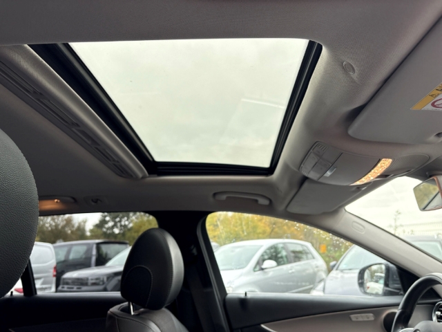 Fahrzeugabbildung Mercedes-Benz E 220 d T Avantgarde HUD Navi 360 LED SHZ