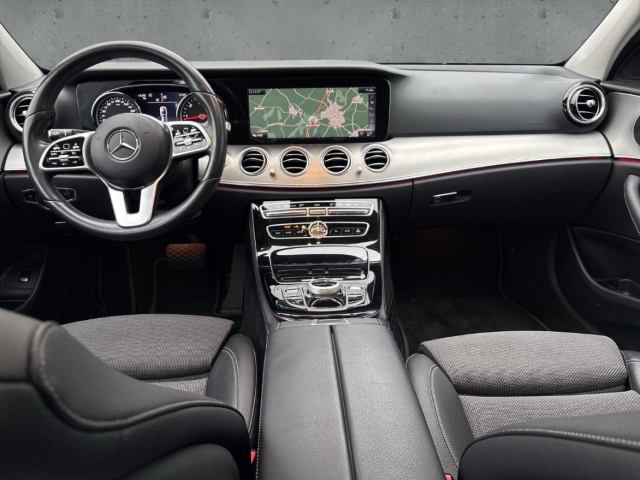 Fahrzeugabbildung Mercedes-Benz E 220 d T Avantgarde HUD Navi 360 LED SHZ