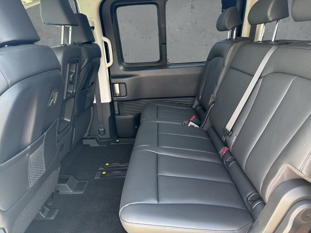 Fahrzeugabbildung Hyundai STARIA HEV 9-Sitzer MY25 2WD Prime Park-P. Navi Digitales Cockpit 360 Kamera Klimasitze