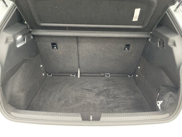 Fahrzeugabbildung CUPRA Born 62 kwh 150 kW Navi ACC Wärmepumpe SHZ LHZ