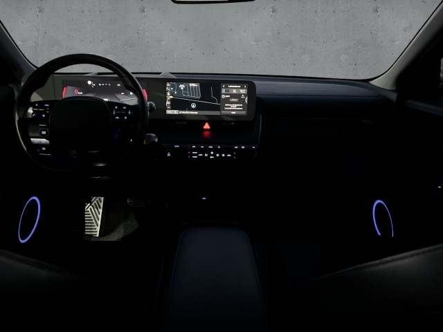 Fahrzeugabbildung Hyundai IONIQ 5 77,4kWh 2WD UNIQ MJ23 HUD Navi Digitales Cockpit Soundsystem Bose 360 Kamera