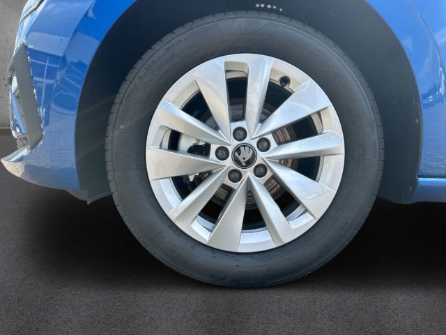 Fahrzeugabbildung SKODA Scala 1.0 TSI DSG Selection SHZ WSS beheizba AHK-klappbar Digitales Cockpit