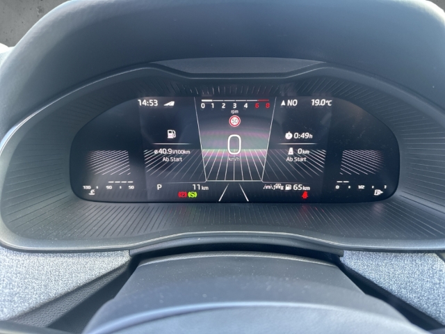 Fahrzeugabbildung SKODA Scala 1.0 TSI DSG Selection SHZ WSS beheizba AHK-klappbar Digitales Cockpit