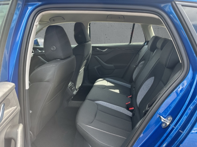 Fahrzeugabbildung SKODA Scala 1.0 TSI DSG Selection SHZ WSS beheizba AHK-klappbar Digitales Cockpit