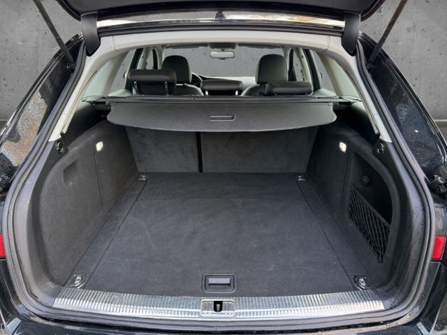 Fahrzeugabbildung Audi A4 Avant 2.0 TDI Ambiente S line Pano Navi Leder Bi-Xenon