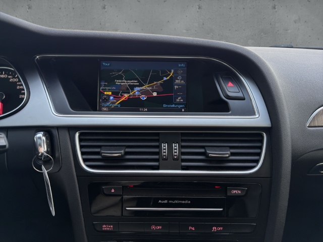 Fahrzeugabbildung Audi A4 Avant 2.0 TDI Ambiente S line Pano Navi Leder Bi-Xenon