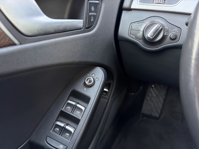 Fahrzeugabbildung Audi A4 Avant 2.0 TDI Ambiente S line Pano Navi Leder Bi-Xenon