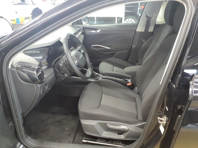 Fahrzeugabbildung SKODA Fabia 1.0 TSI DSG Tour AHK Navi ACC SHZ Kamera