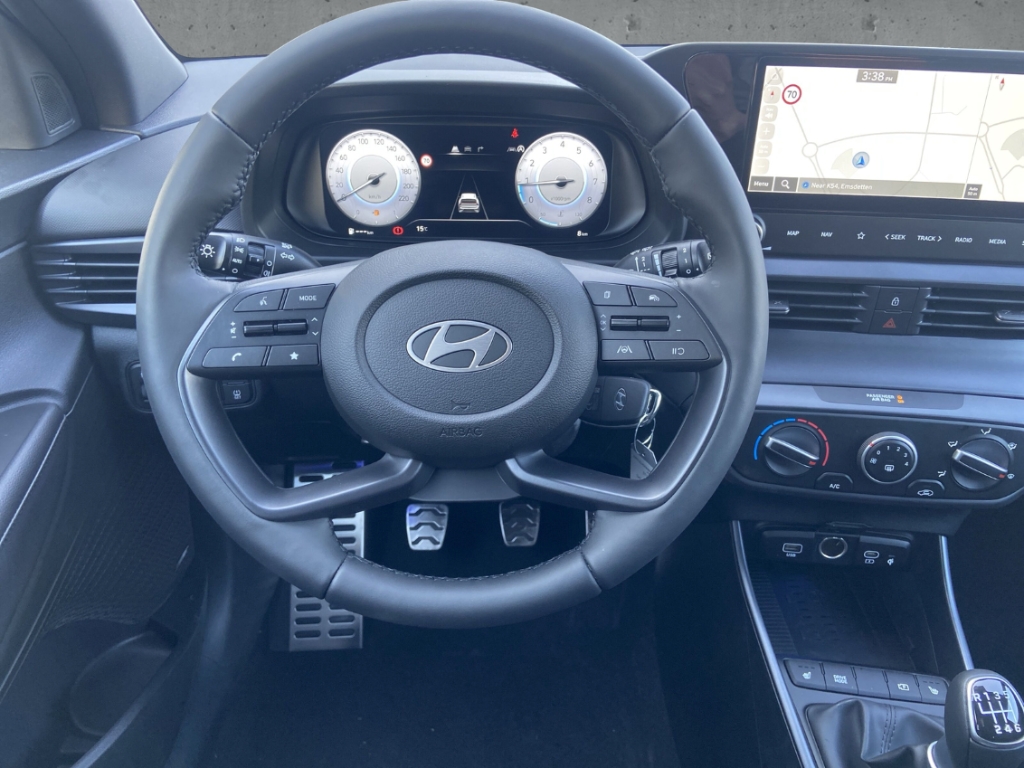 Fahrzeugabbildung Hyundai BAYON FL MY26 1.0 T-GDI MT Blackline Navi Digitales Cockpit LED Apple CarPlay Android Auto