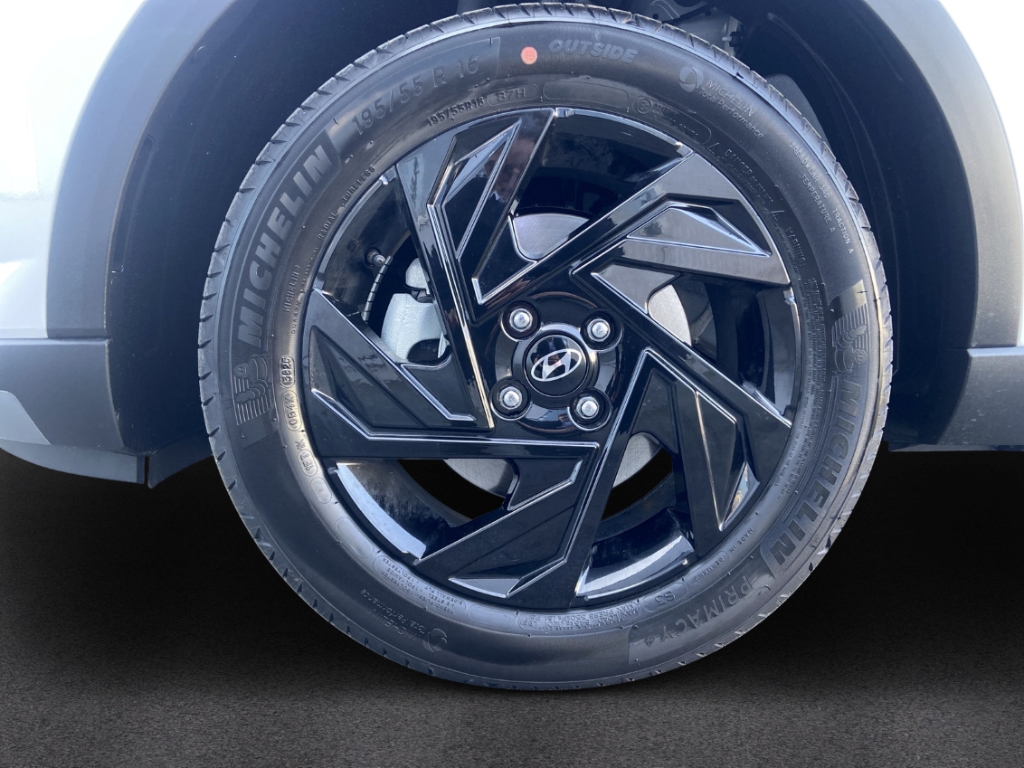 Fahrzeugabbildung Hyundai BAYON FL MY26 1.0 T-GDI MT Blackline Navi Digitales Cockpit LED Apple CarPlay Android Auto