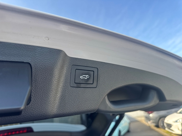 Fahrzeugabbildung Hyundai SANTA FE 2.2 CRDi 4WD Premium Pano ACC Leder Xenon Kamera360 Navi eSitze