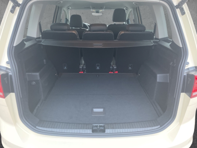 Fahrzeugabbildung Volkswagen Touran Trendline 2,0 l TDI SCR