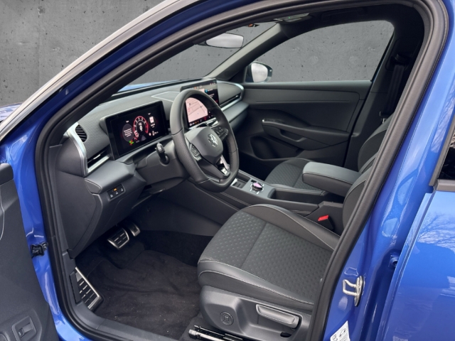 Fahrzeugabbildung Volkswagen T-Roc R-Line 1.5 l eTSI OPF LED SHZ PDC Klima