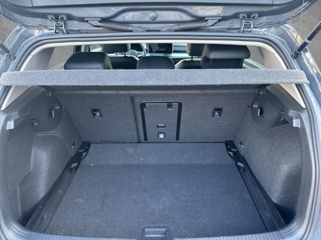 Fahrzeugabbildung Volkswagen Golf 1.5 eTSI DSG Goal AHK LED+ Navi ACC SHZ Kam