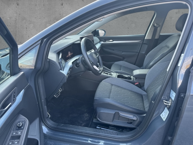 Fahrzeugabbildung Volkswagen Golf 1.5 eTSI DSG Goal AHK LED+ Navi ACC SHZ Kam