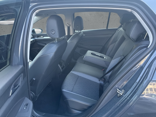 Fahrzeugabbildung Volkswagen Golf 1.5 eTSI DSG Goal AHK LED+ Navi ACC SHZ Kam