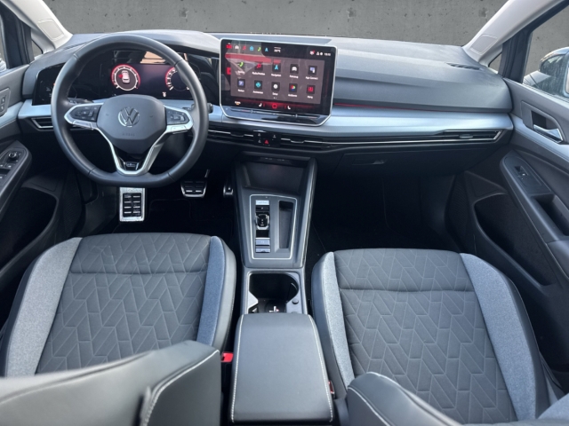 Fahrzeugabbildung Volkswagen Golf 1.5 eTSI DSG Goal AHK LED+ Navi ACC SHZ Kam