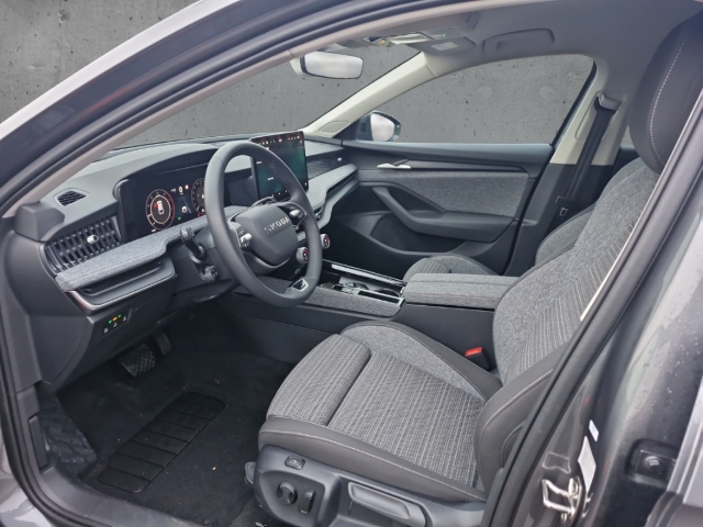 Fahrzeugabbildung SKODA Superb Combi TDI DSG Selection AHK MatrLED R-Kam