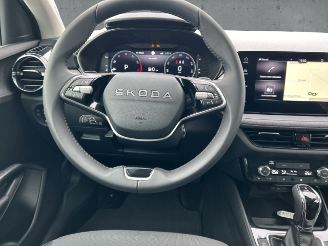 Fahrzeugabbildung SKODA Fabia 1.0 TSI DSG BALANCE LED Navi Winter PDC SHZ