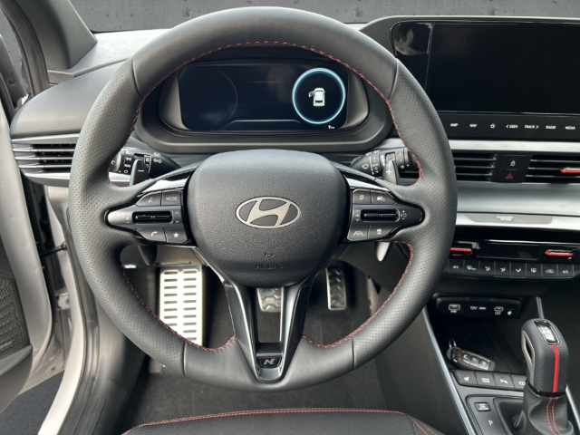 Fahrzeugabbildung Hyundai i20 FL MY25 1.0 DCT N-Line Assistenzpaket Smartpaket Navi digitales Cockpit Soundsystem