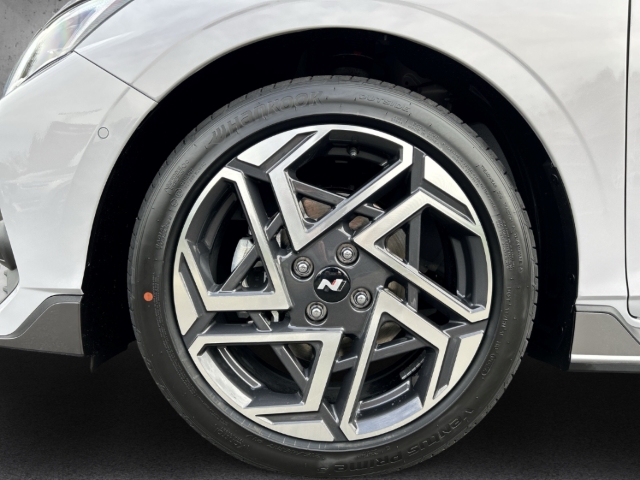 Fahrzeugabbildung Hyundai i20 FL MY25 1.0 DCT N-Line Assistenzpaket Smartpaket Navi digitales Cockpit Soundsystem
