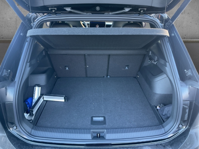 Fahrzeugabbildung Volkswagen Tiguan R-Line 2.0TDI 4MOTION BlackDesign AHK Pano