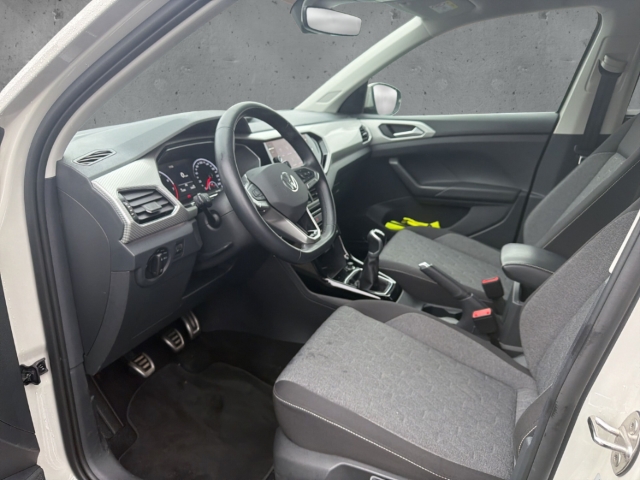 Fahrzeugabbildung Volkswagen T-Cross 1.0 TSI MOVE SHZ AppConnect AHK PDC Klim