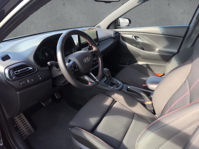 Fahrzeugabbildung Hyundai i30 Kombi 1.5 T-GDI DCT N-Line Navi LED Pano RKam 19LM Allwetter