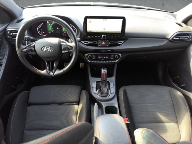Fahrzeugabbildung Hyundai i30 Kombi 1.5 T-GDI DCT N-Line Navi LED Pano RKam 19LM Allwetter