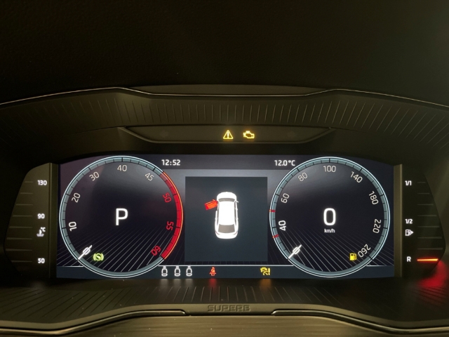 Fahrzeugabbildung SKODA Superb Combi 2.0 TDI DSG STYLE LED NAVI STdhzg LM19 ACC