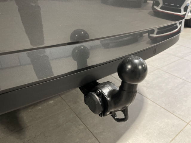 Fahrzeugabbildung SKODA Superb Combi 2.0 TDI DSG STYLE LED NAVI STdhzg LM19 ACC