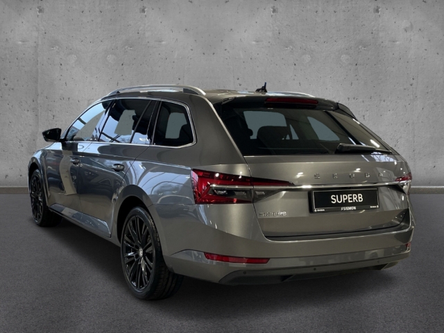 Fahrzeugabbildung SKODA Superb Combi 2.0 TDI DSG STYLE LED NAVI STdhzg LM19 ACC
